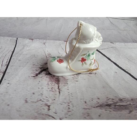 Pfaltzgraff Winterberry Cat in Stocking Christmas Ornament - Picture 5 of 7